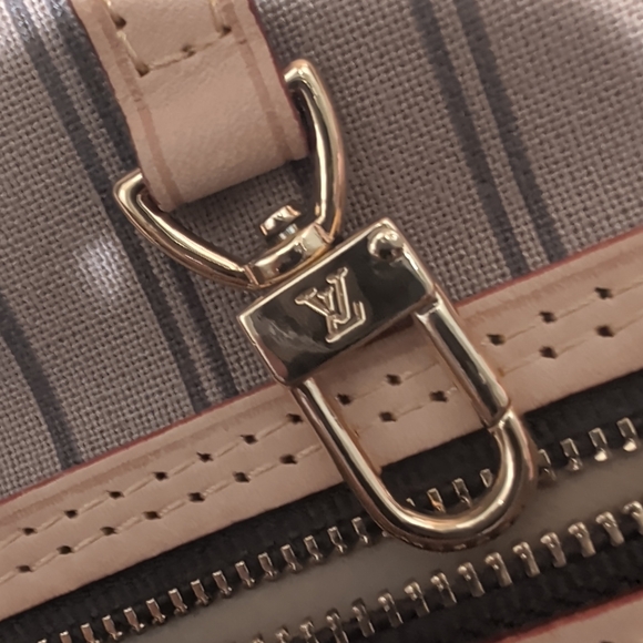 Louis Vuitton Monogram Canvas Tote in Brown with Tan Trim - Picture 3 of 10